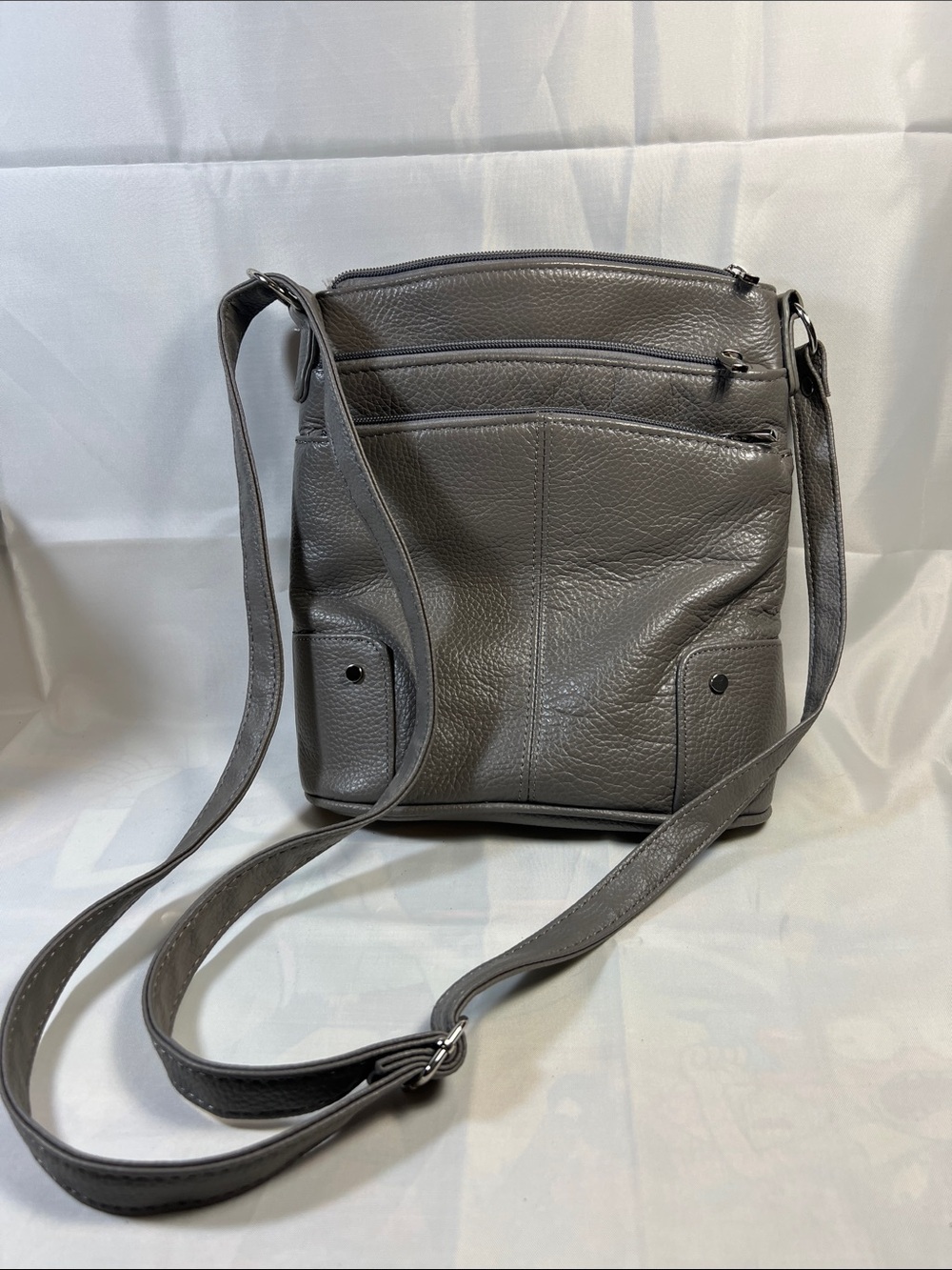 Classic Gray Crossbody Bag - Versatile Everyday Carry